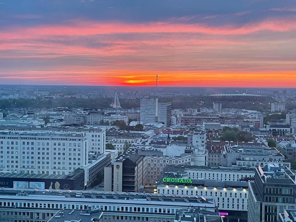23Rd Floor 3Br Apt With Views Of Warsaw Exterior photo